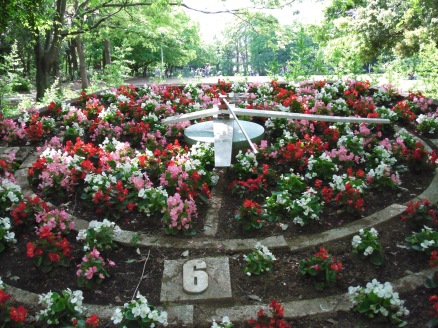 行田公園の花時計のアップ
