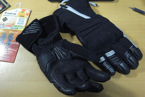 glove.jpg