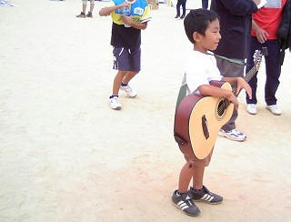 6歳のギターリスト