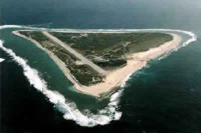 沖合 に レアアース が 大量 に ある と され る 島 は