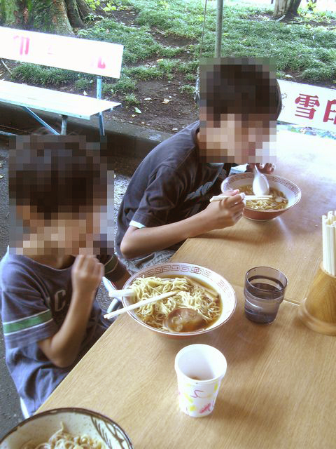 東原公園プールの食事