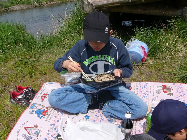 兄ちゃん蕎麦食う