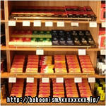 ご当地チョコレートの陳列棚