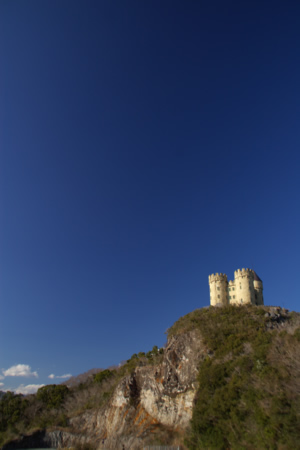 三宝山に見える城