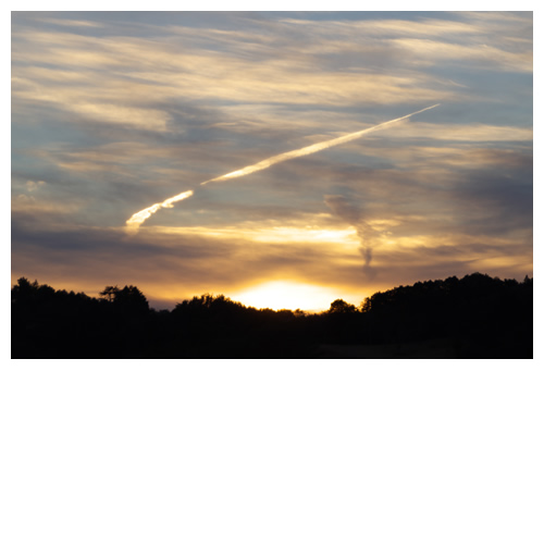 沈む陽、堕ちる光の雲。