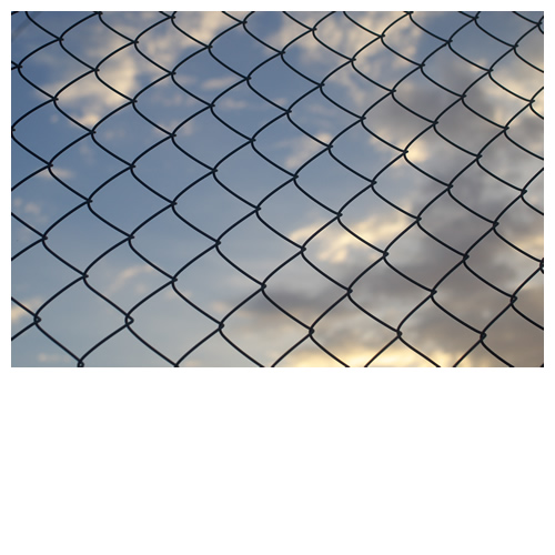 夕暮れ空とフェンス