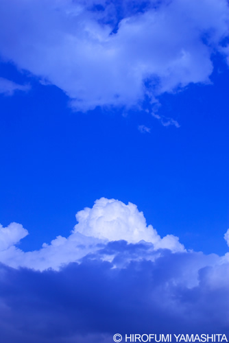 空の青と白い雲