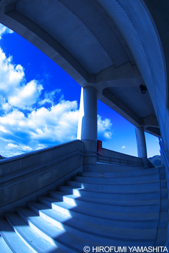 何処かへと続く階段