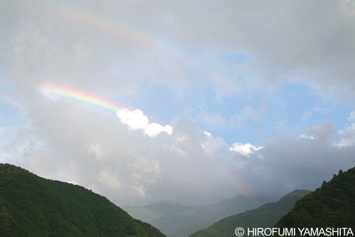 雨上がりの空と虹