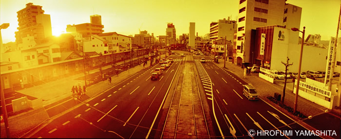 「REDSCALE NEGATIVE」で高知市街を撮ってみた。