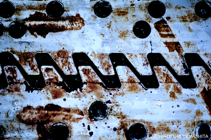 髑髏のようなソレは、橋の繋ぎ目でした。