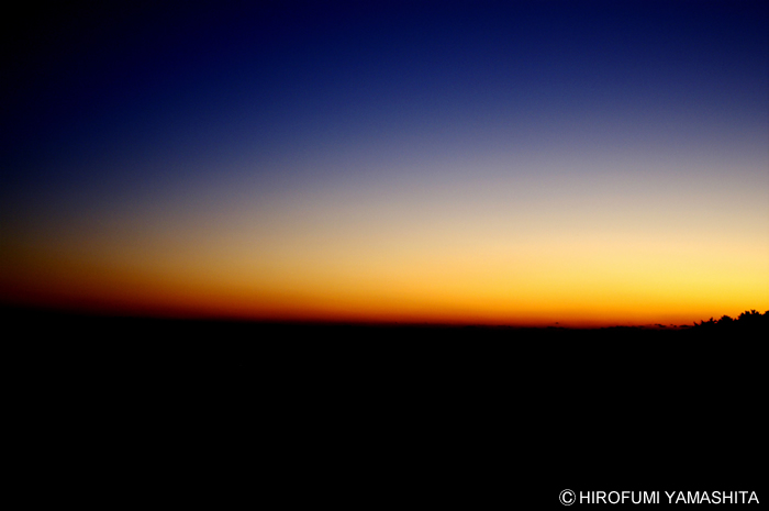 夕焼けの空を夜が包み込む頃。