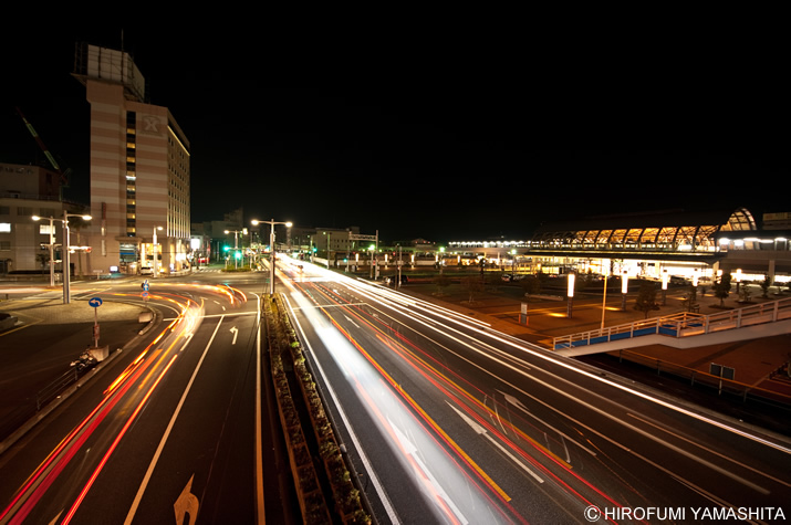ＪＲ高知駅前の夜。