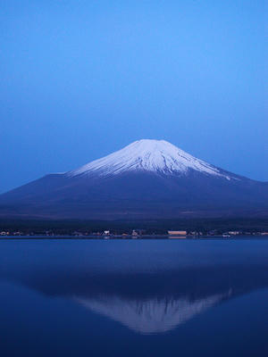 山中湖と富士山