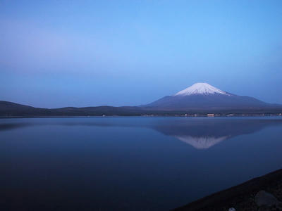 山中湖と富士山