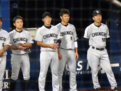 表彰式を見守るドラゴンズの選手たち
