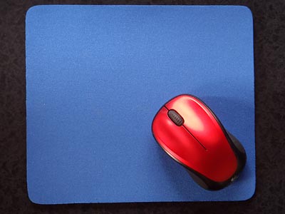 Digio2 マウスパッド ブルー MUP-TK01BLとロジクール ワイヤレスマウスM235