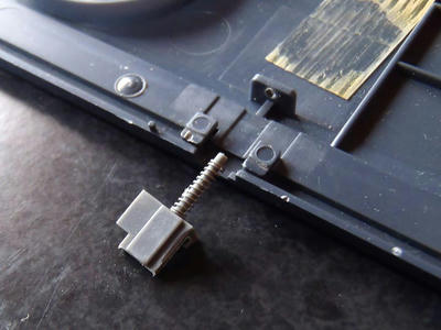 VAIO PCG-FR33の分解|スピーカーベゼルの爪部品割れ