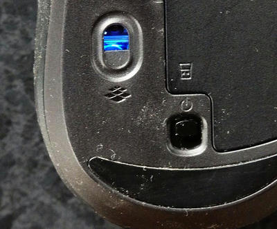 Microsoft Wireless Mobile Mouse 3500のセンサー部はブルーLED