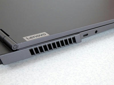 Legion760の左側面のインターフェイス