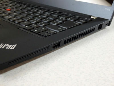 ThinkPad P14sの右側面のインターフェイス