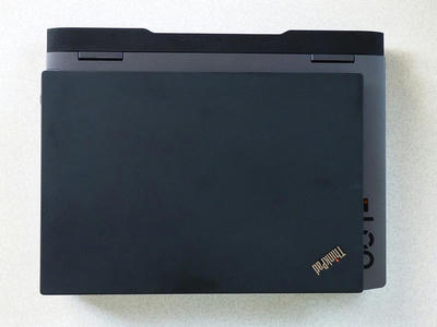 LOQ 16IRH8とThinkPad P14sの大きさ比較