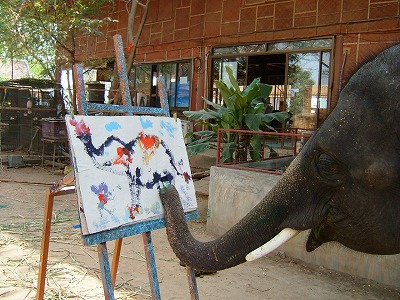 『象さん』がぞうさんを描いた絵