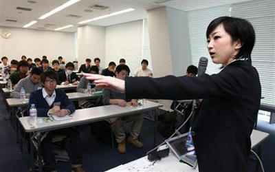 産経志塾。大木聖子・東京大学地震研究所助教を招いて講義が行われた