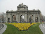 独立広場（Plaza de la Independencia）のアルカラ門（Puerta de Alcalá)
