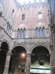 シエーナ (Siena)のカンポ広場（Piazza del Campo）