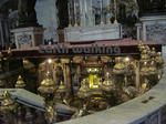 サン・ピエトロ大聖堂（St. Peter's Basilica）のバルダッキーノの大天蓋（Bernini's baldacchino）の地下にある『聖ペテロのお墓』