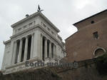 ヴィットーリオ・エマヌエーレ2世記念堂（Monumento Nazionale a Vittorio Emanuele II）とサンタ・マリア・イン・アラコエリ教会（Santa Maria in Arakoeri）