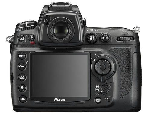 D700