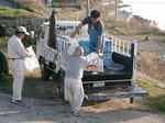 水槽車より野池へ