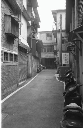 路地の向こう