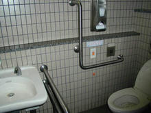 六道山公園多目的トイレ