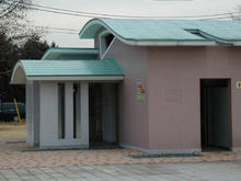 武蔵野の森公園 掩体壕トイレ