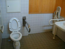 武蔵野の森公園 掩体壕多目的トイレ