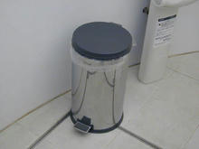 蓋付き汚物入れ