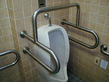 三鷹駅前　南口多目的トイレ