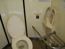 大丸公園多目的トイレ