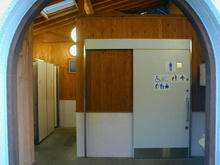 多磨霊園　小金井門広場トイレ