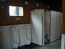 多磨霊園　小金井門広場トイレ