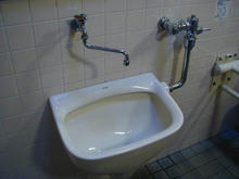 多磨霊園　小金井門広場多目的トイレ