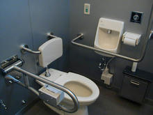 拝島駅北口多目的トイレ