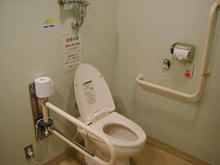 いなげや日野万願寺駅前店　2階多目的トイレ