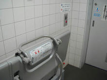 府中市観光情報センター　外多目的トイレ