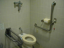 南市民プラザ多目的トイレ