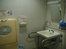 南市民プラザ多目的トイレ