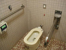 並木公民館　1階多目的トイレ